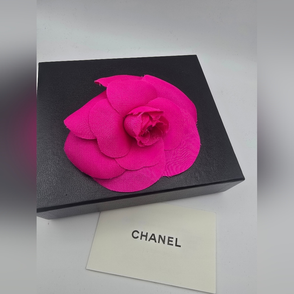 Chanel Hot Pink Camillia Fabric Flower Brooch (LIKE NEW)(BOX/CARD/COA)✨️💖✨️ - Picture 3 of 10